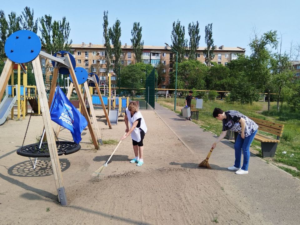 В Кировском прошел субботник В Кировском прошел субботник