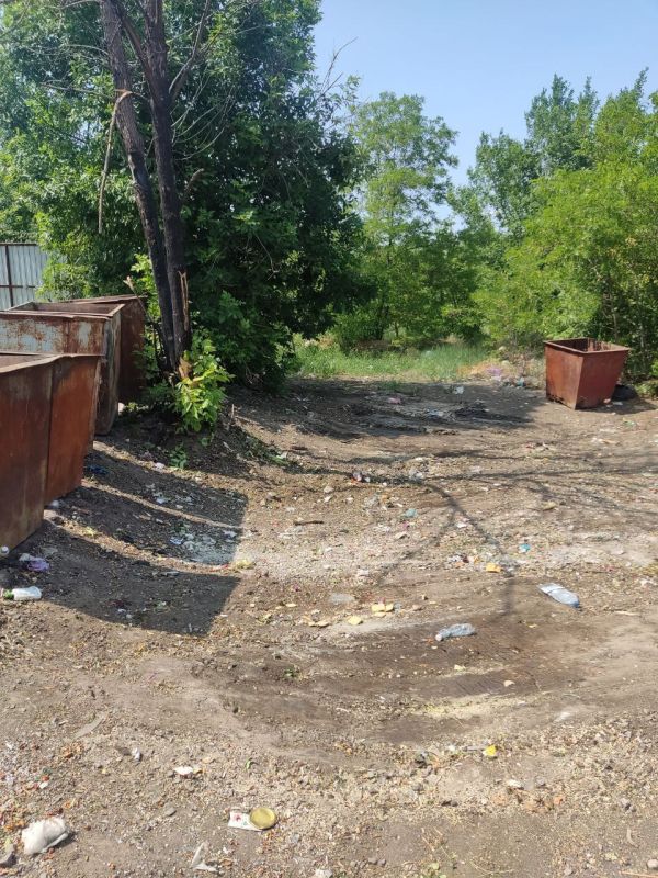 В Ждановке третий день подряд ликвидируют стихийные свалки В Ждановке третий день подряд ликвидируют стихийные свалки