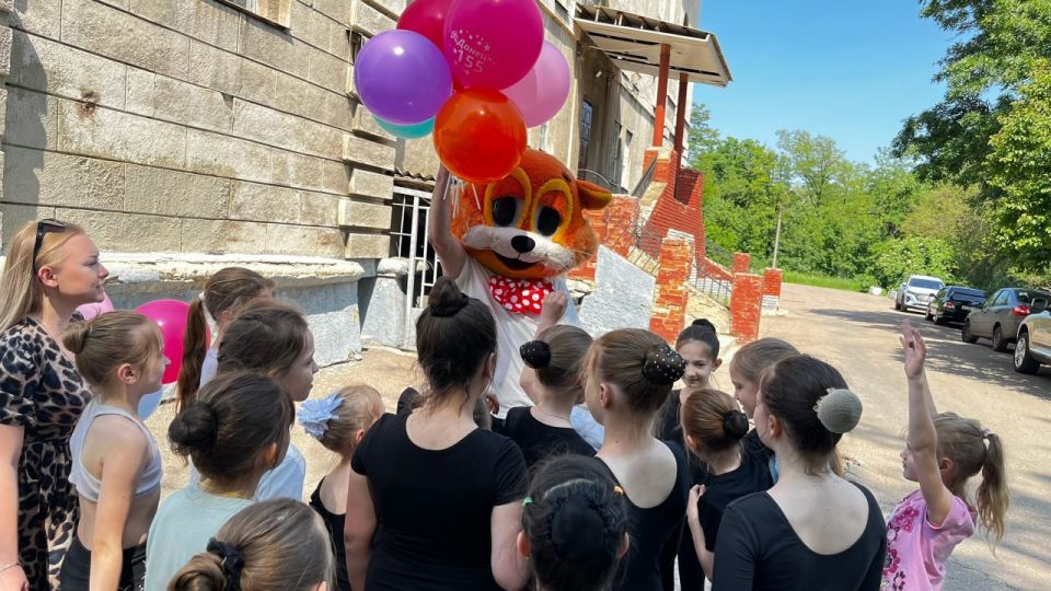 Юрий Будрин: Сегодня, в Кировском районе города Донецка во Дворце культуры им. И.Франко прошло мероприятие "Я рисую Мир" Юрий Будрин: Сегодня, в Кировском районе города Донецка во Дворце культуры им. И.Франко прошло мероприятие "Я рисую Мир"