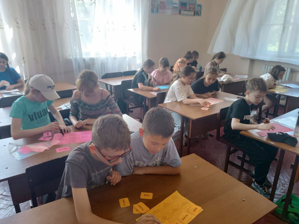 Мероприятие в библиотеке. 4 июня для мальчишек и девчонок, посещающих досуговую площадку «Космическая» гимназии им. Г. Т. Берегового сотрудники Центральной детской библиотеки подготовили и провели сказочный квиз «Пушкинские... Мероприятие в библиотеке. 4 июня для мальчишек и девчонок, посещающих досуговую площадку «Космическая» гимназии им. Г. Т. Берегового сотрудники Центральной детской библиотеки подготовили и провели сказочный квиз «Пушкинские...