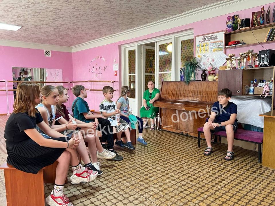 5 июня, в преддверии Пушкинского дня, в Центре детского и юношеского творчества Пролетарского района прошла игра-квест «Пушкинская тропинка» 5 июня, в преддверии Пушкинского дня, в Центре детского и юношеского творчества Пролетарского района прошла игра-квест «Пушкинская тропинка»