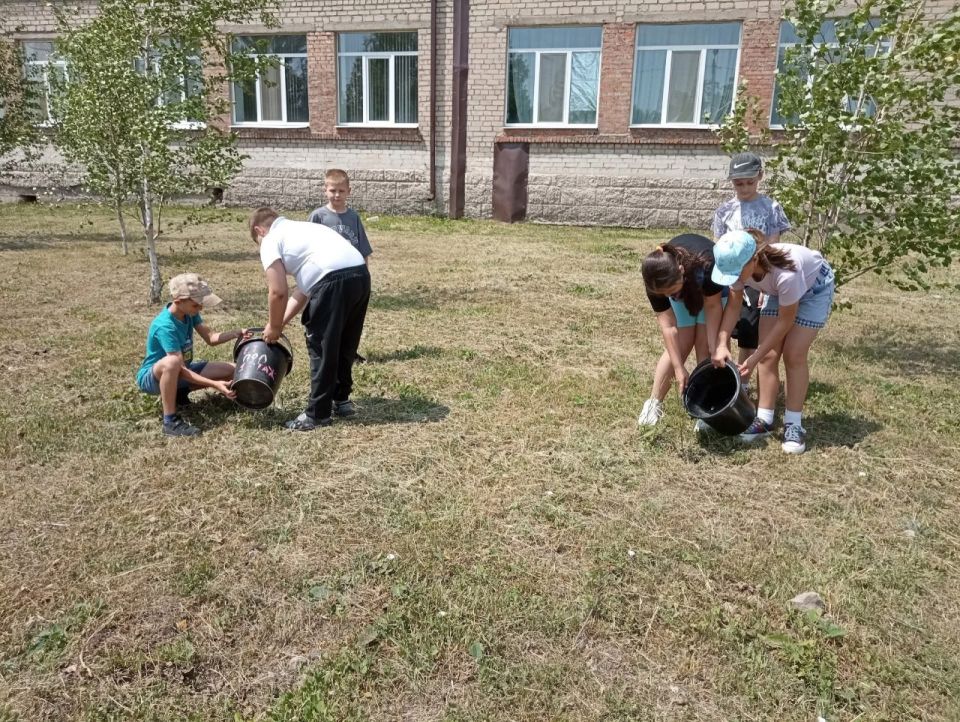 Ребята Ждановки отметили День эколога Ребята Ждановки отметили День эколога