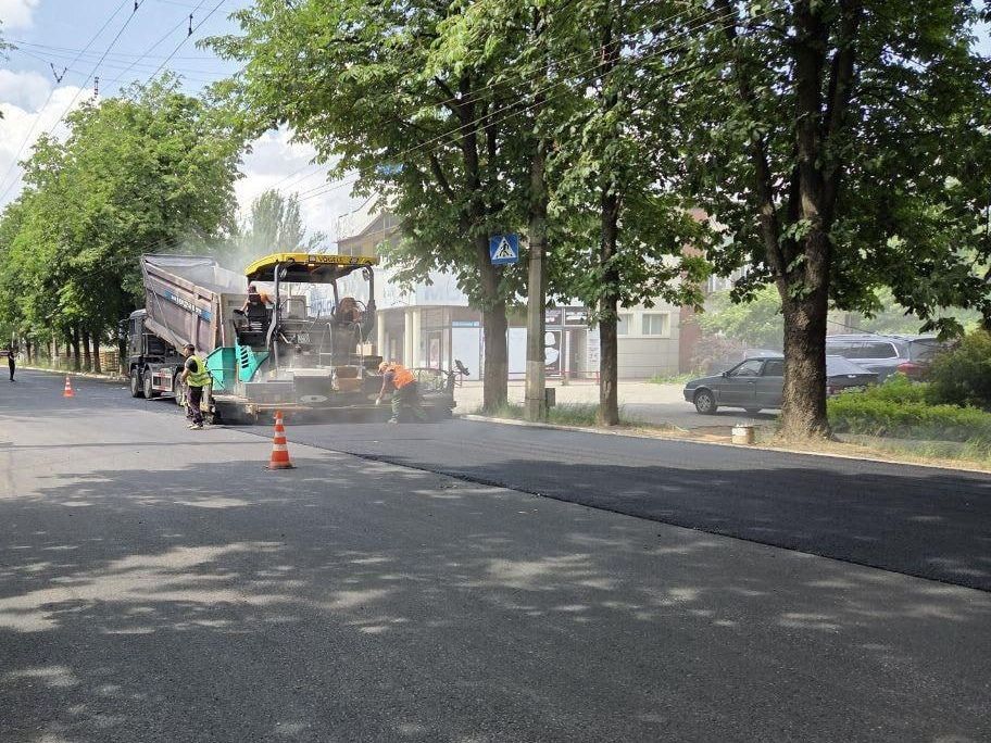 Специалисты Нижегородской области завершили ремонт дороги на улице Краснознаменской в Харцызске Специалисты Нижегородской области завершили ремонт дороги на улице Краснознаменской в Харцызске
