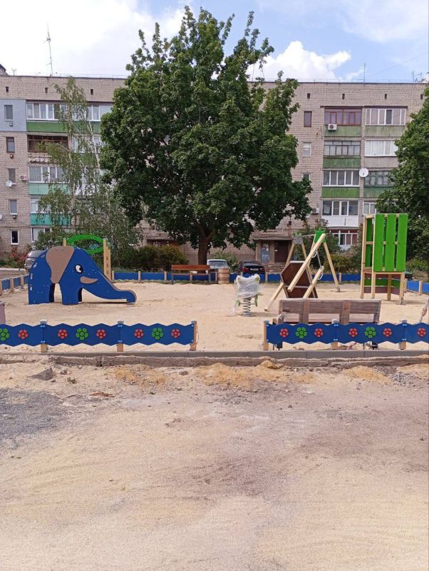 Денис Зубов: Подрядной организацией шеф-региона Нижегородской области продолжаются работы по установке детской площадки по адресу пер Денис Зубов: Подрядной организацией шеф-региона Нижегородской области продолжаются работы по установке детской площадки по адресу пер