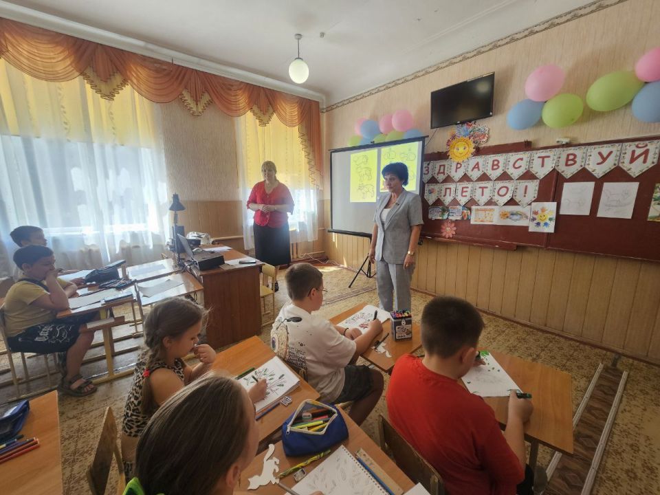 4 июня по партийному проекту "Мир возможностей" в пришкольном лагере "Улыбка" на базе ГБОУ "СШ № 7 Г.О. МАКЕЕВКА" был проведён мастер-класс "Мир глазами художника" от преподавателей МБУ "Художественная школа города... 4 июня по партийному проекту "Мир возможностей" в пришкольном лагере "Улыбка" на базе ГБОУ "СШ № 7 Г.О. МАКЕЕВКА" был проведён мастер-класс "Мир глазами художника" от преподавателей МБУ "Художественная школа города...