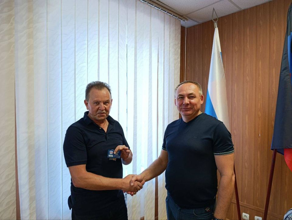 Михаил Меренков: Сегодня ряды местного отделения Всероссийской политической партии «ЕдинаяРоссия» пополнились новыми партийцами Михаил Меренков: Сегодня ряды местного отделения Всероссийской политической партии «ЕдинаяРоссия» пополнились новыми партийцами