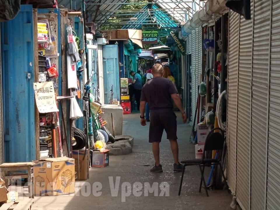 Строительный и вещевой рынки на ж/д вокзале в Донецке закроют: обещают, что временно Строительный и вещевой рынки на ж/д вокзале в Донецке закроют: обещают, что временно