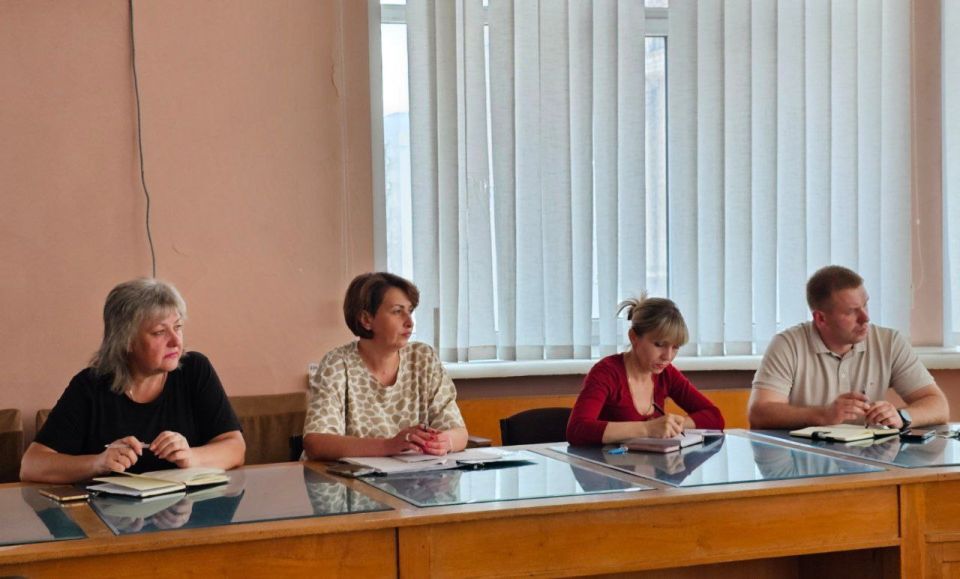 Татьяна Копылова: Сегодня, 5 июня, в Управе Ворошиловского внутригородского района Администрации городского округа Донецк состоялось рабочее совещание «Чистый четверг» Татьяна Копылова: Сегодня, 5 июня, в Управе Ворошиловского внутригородского района Администрации городского округа Донецк состоялось рабочее совещание «Чистый четверг»