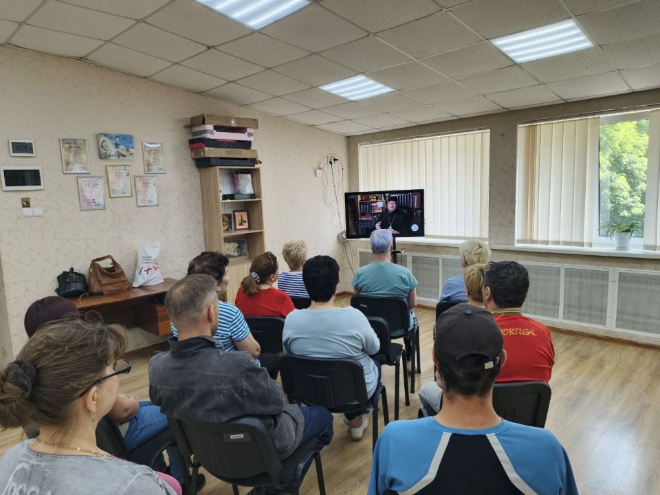В рамках партийного проекта #КультураМалойРодины 5 июня 2025 года в МБУ "Новотроицкий ДК "Горняк" прошел видеолекторий «Зеленая Троица», посвящённый Дню Святой Троицы В рамках партийного проекта #КультураМалойРодины 5 июня 2025 года в МБУ "Новотроицкий ДК "Горняк" прошел видеолекторий «Зеленая Троица», посвящённый Дню Святой Троицы