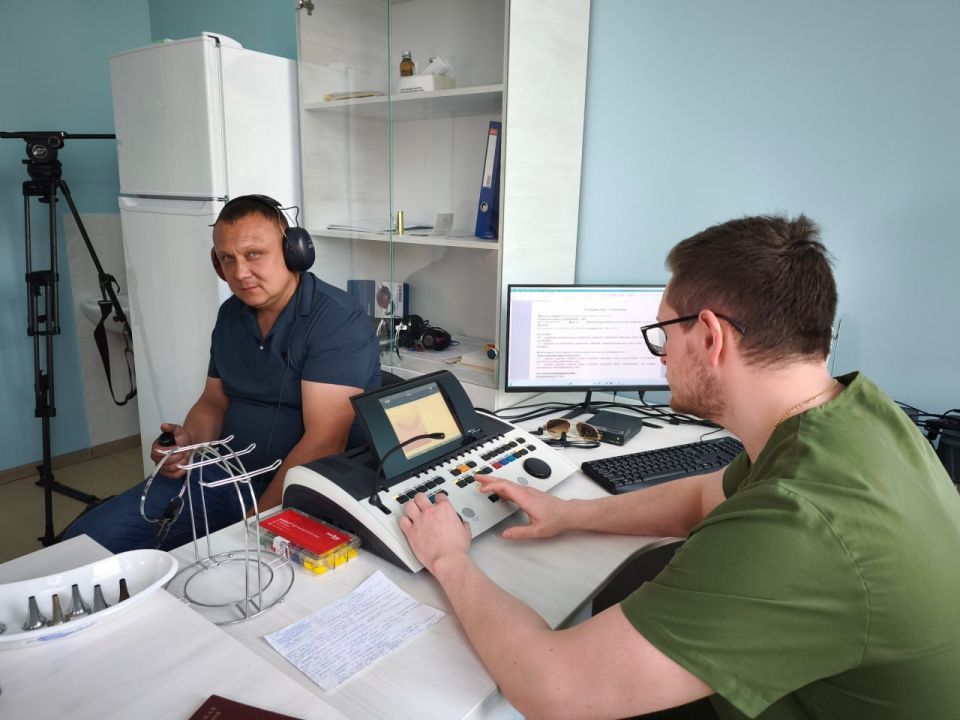 Специалисты-сурдологи из ФМБА России продолжают обследовать ветеранов в ДНР Специалисты-сурдологи из ФМБА России продолжают обследовать ветеранов в ДНР