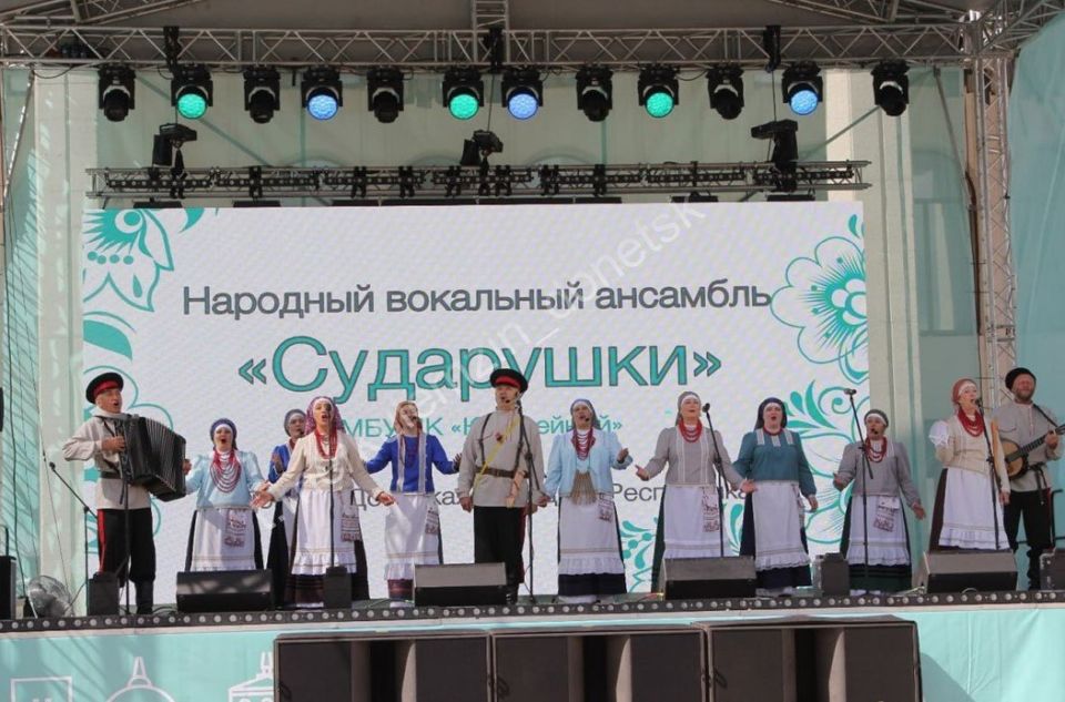 Культурное богатство. Народный вокальный ансамбль «Сударушки» был основан в 1985 году Культурное богатство. Народный вокальный ансамбль «Сударушки» был основан в 1985 году