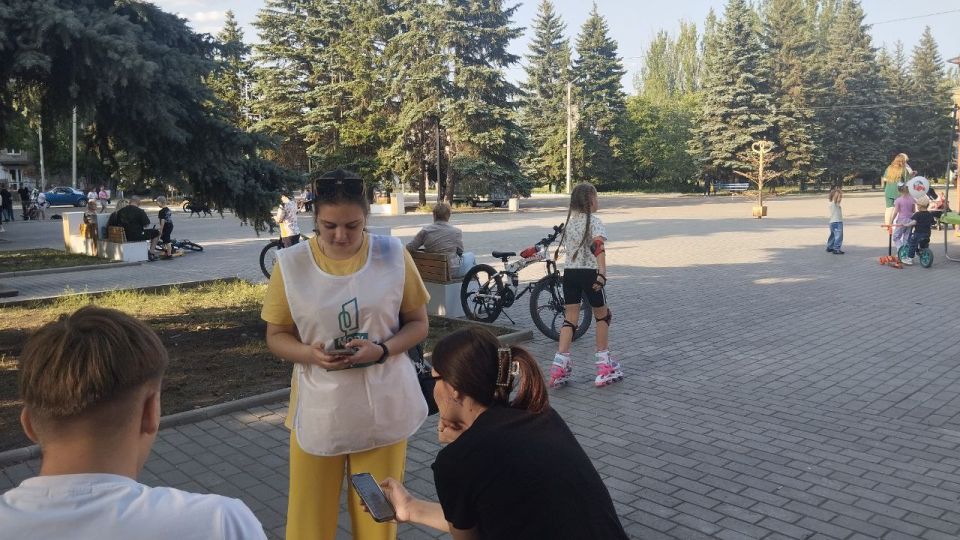 Волонтеры продолжают помогать жителям Кировского выбрать объекты благоустройства Волонтеры продолжают помогать жителям Кировского выбрать объекты благоустройства