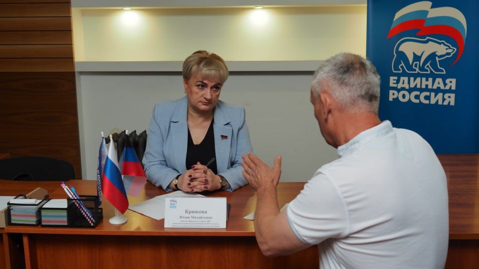 Плечом к плечу с людьми. В региональной общественной приёмной Единой России прошёл приём депутата Народного Совета ДНР Юлии Крюковой Плечом к плечу с людьми. В региональной общественной приёмной Единой России прошёл приём депутата Народного Совета ДНР Юлии Крюковой