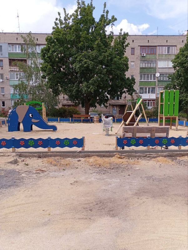 Денис Зубов: Подрядной организацией шеф-региона Нижегородской области продолжаются работы по установке детской площадки по адресу пер Денис Зубов: Подрядной организацией шеф-региона Нижегородской области продолжаются работы по установке детской площадки по адресу пер