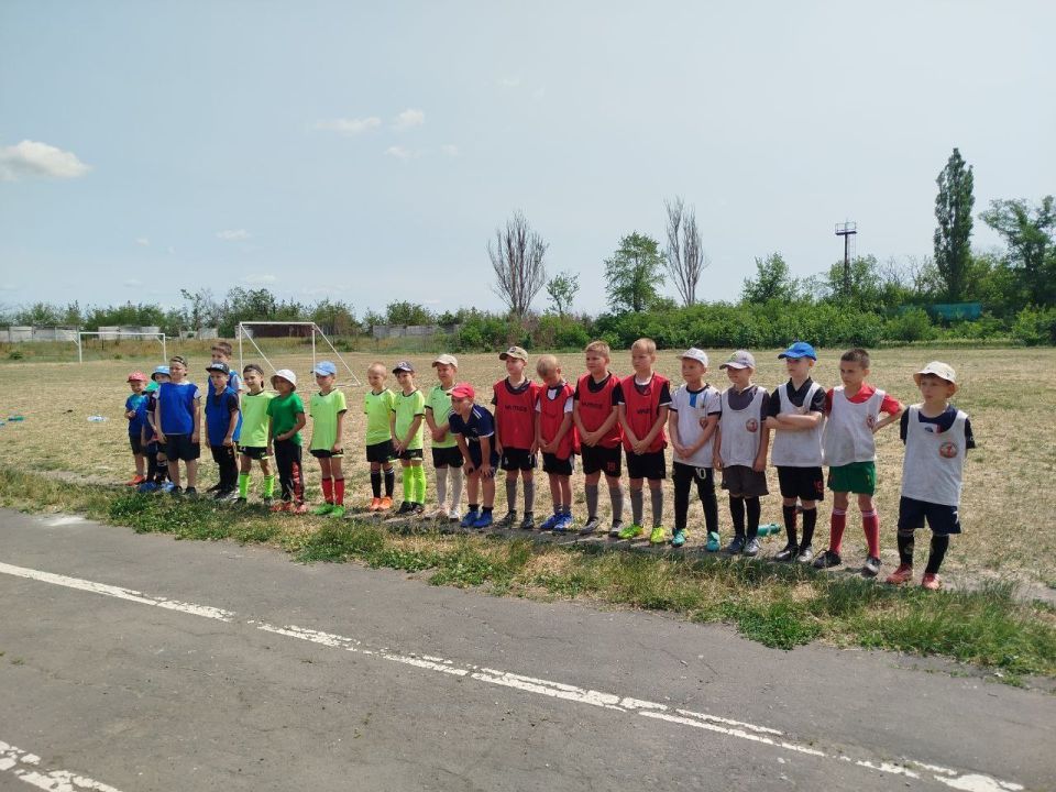 Сегодня 5 июня 2025 г. в рамках программы "Месячник спорта" на городском стадионе прошло открытое первенство города Харцызска по футболу, посвященное Дню защиты детей Сегодня 5 июня 2025 г. в рамках программы "Месячник спорта" на городском стадионе прошло открытое первенство города Харцызска по футболу, посвященное Дню защиты детей