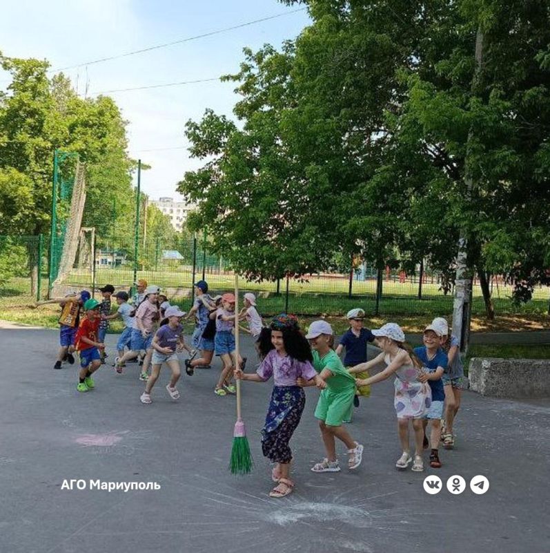 Левобережные библиотекари устроили воспитанникам пришкольного лагеря праздник на открытом воздухе Левобережные библиотекари устроили воспитанникам пришкольного лагеря праздник на открытом воздухе