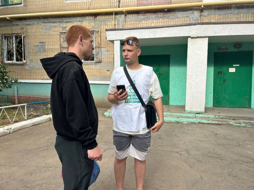 Волонтеры продолжают помогать жителям Кировского выбрать объекты благоустройства Волонтеры продолжают помогать жителям Кировского выбрать объекты благоустройства