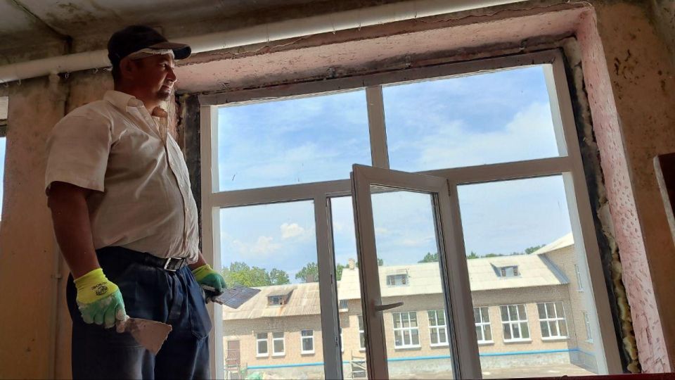 Александр Качанов: Якутия готовится к ремонту кровли в школе № 2 Еленовки Докучаевского округа Александр Качанов: Якутия готовится к ремонту кровли в школе № 2 Еленовки Докучаевского округа