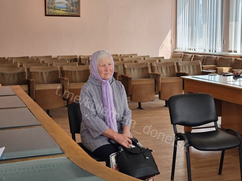 Сегодня советник главы администрации городского округа Донецк Николай Волков провёл приём граждан в общественной приёмной Донецкого городского местного отделения партии «Единая Россия» Сегодня советник главы администрации городского округа Донецк Николай Волков провёл приём граждан в общественной приёмной Донецкого городского местного отделения партии «Единая Россия»