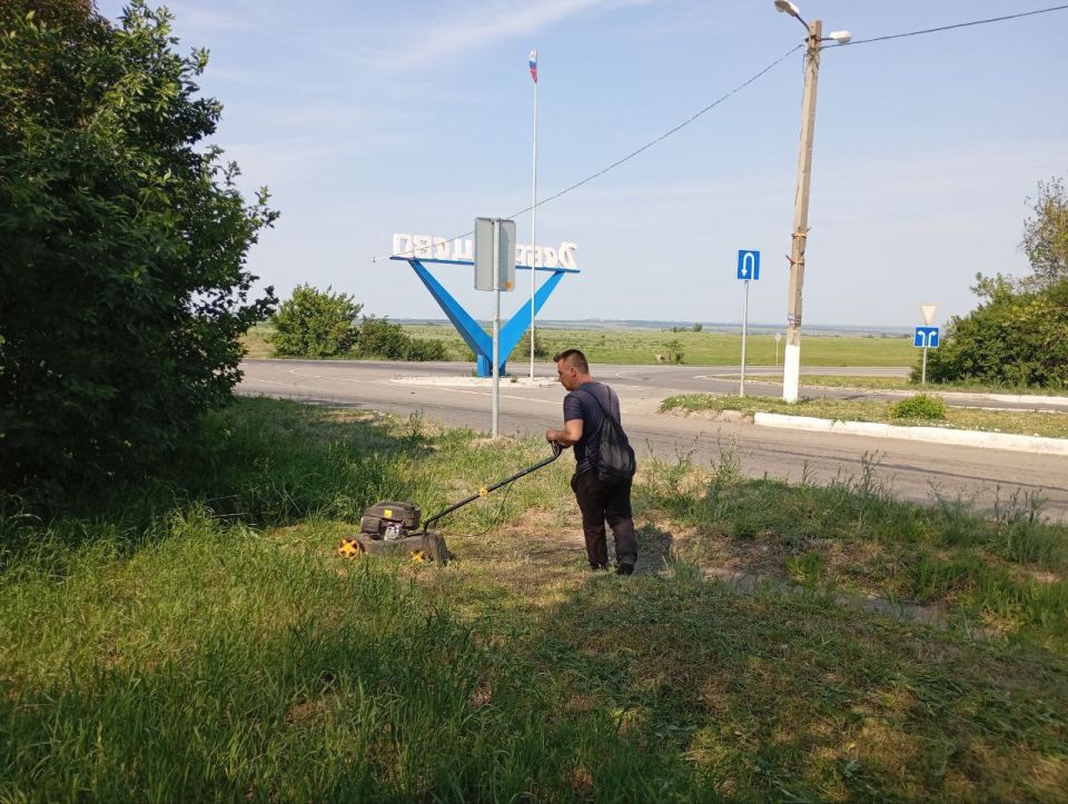 Сергей Желновач: На территории городского округа Дебальцево продолжаются работы покосу сорных и карантинных трав Сергей Желновач: На территории городского округа Дебальцево продолжаются работы покосу сорных и карантинных трав