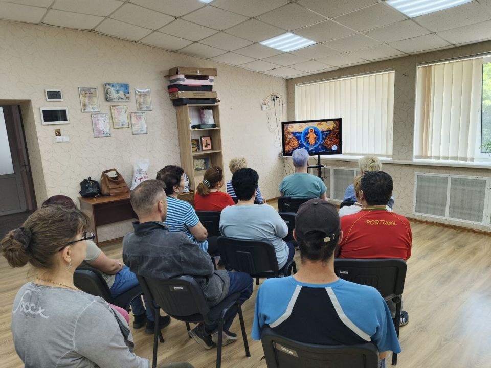 В рамках партийного проекта #КультураМалойРодины 5 июня 2025 года в МБУ "Новотроицкий ДК "Горняк" прошел видеолекторий «Зеленая Троица», посвящённый Дню Святой Троицы В рамках партийного проекта #КультураМалойРодины 5 июня 2025 года в МБУ "Новотроицкий ДК "Горняк" прошел видеолекторий «Зеленая Троица», посвящённый Дню Святой Троицы