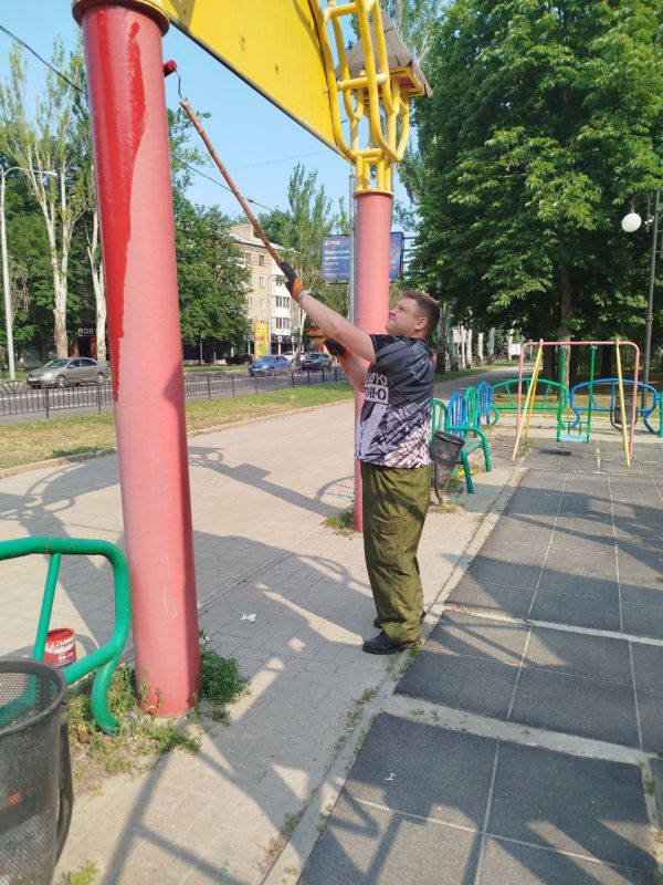 Валентин Левченко: В рамках реализации партийного проекта «Городская среда» Всероссийской политической партии «Единая Россия», сотрудники Управы в очередной раз приняли участие в акции «Чистый четверг», в ходе которой... Валентин Левченко: В рамках реализации партийного проекта «Городская среда» Всероссийской политической партии «Единая Россия», сотрудники Управы в очередной раз приняли участие в акции «Чистый четверг», в ходе которой...