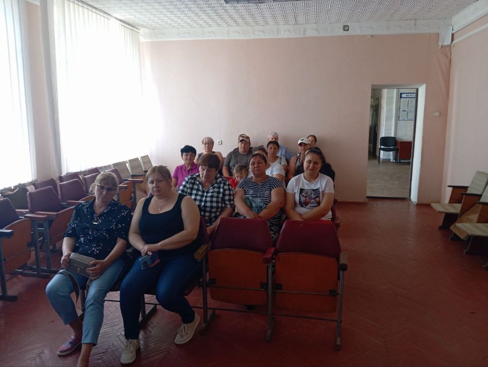 Провела встречу с жителями села Новоселовка заведующая Новоселовским территориальным сектором, на котором ответила на интересующие вопросы от жителей Провела встречу с жителями села Новоселовка заведующая Новоселовским территориальным сектором, на котором ответила на интересующие вопросы от жителей