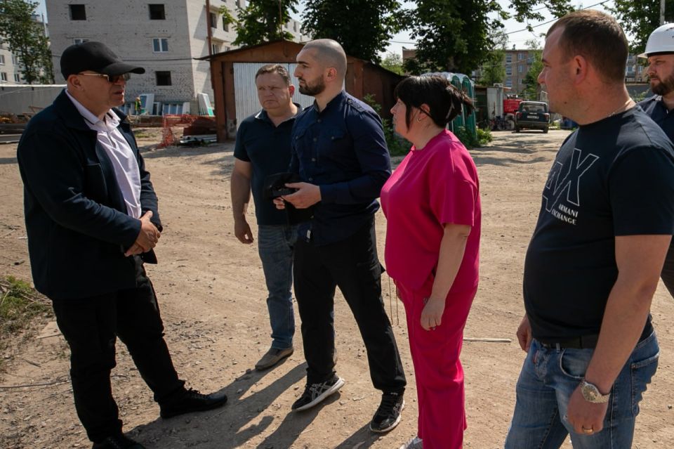 Олег Моргун: С представителем ППК «Единый заказчик» Манвелом Езояном побывали на так называемом 2-м участке в Орджоникидзевском районе Олег Моргун: С представителем ППК «Единый заказчик» Манвелом Езояном побывали на так называемом 2-м участке в Орджоникидзевском районе
