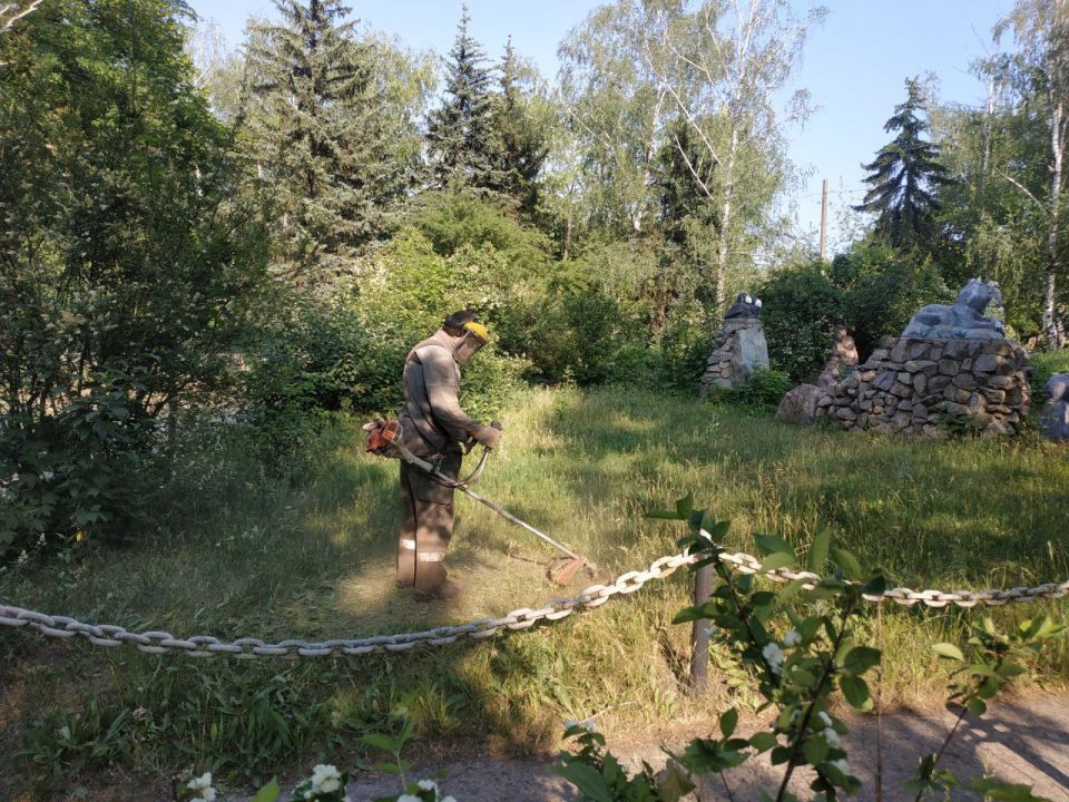В рамках акции "Экологический субботник", сегодня 06.06.2025, в городе Светлодарск работники городских предприятий и учреждений выполнили следующие работы по уборке своих прилегающих территорий: В рамках акции "Экологический субботник", сегодня 06.06.2025, в городе Светлодарск работники городских предприятий и учреждений выполнили следующие работы по уборке своих прилегающих территорий: