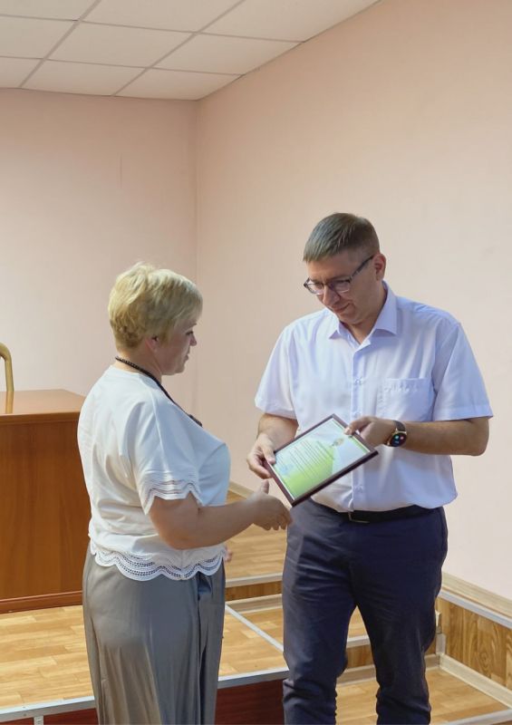 5 и 6 июня сотрудников Управления Россельхознадзора по Донецкой Народной Республике и Луганской Народной Республике отметили благодарностями и благодарственными письмами Управления 5 и 6 июня сотрудников Управления Россельхознадзора по Донецкой Народной Республике и Луганской Народной Республике отметили благодарностями и благодарственными письмами Управления