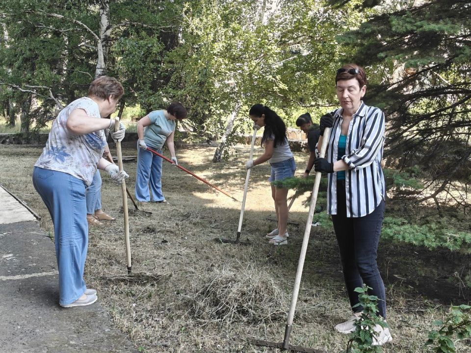 В рамках акции "Экологический субботник", сегодня 06.06.2025, в городе Светлодарск работники городских предприятий и учреждений выполнили следующие работы по уборке своих прилегающих территорий: В рамках акции "Экологический субботник", сегодня 06.06.2025, в городе Светлодарск работники городских предприятий и учреждений выполнили следующие работы по уборке своих прилегающих территорий: