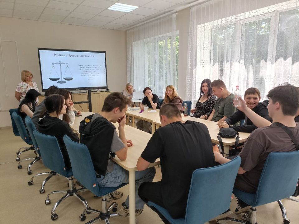 6 июня, в Пушкинский день, известный также как День русского языка, центральная городская модельная библиотека распахнула свои двери для учащихся ГБПОУ «Харцызский Многопрофильный Техникум» 6 июня, в Пушкинский день, известный также как День русского языка, центральная городская модельная библиотека распахнула свои двери для учащихся ГБПОУ «Харцызский Многопрофильный Техникум»