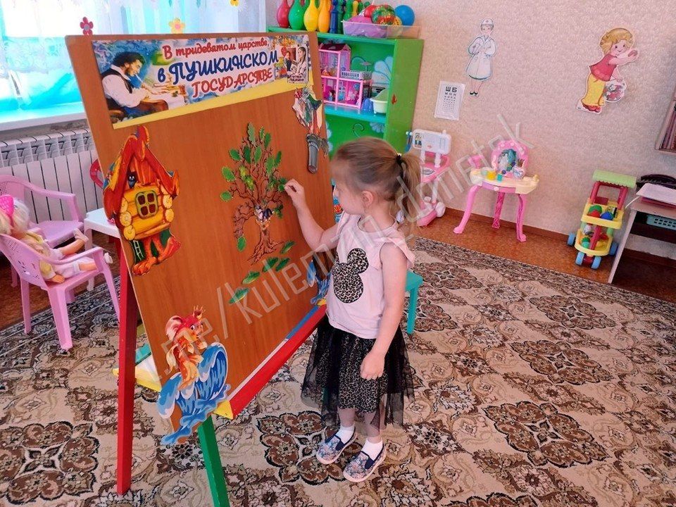 В честь Пушкинского дня России сотрудники библиотеки-филиала № 6 отправились в гости к ребятам детского сада № 84 и провели для юных читателей литературно-игровую программу «Загадки Пушкинских сказок» В честь Пушкинского дня России сотрудники библиотеки-филиала № 6 отправились в гости к ребятам детского сада № 84 и провели для юных читателей литературно-игровую программу «Загадки Пушкинских сказок»
