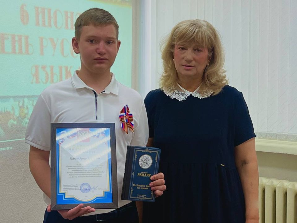 Сегодня в Управе Ворошиловского внутригородского района прошло торжественное награждение победителей районного конкурса стихотворений и песен, посвящённых 80-летию Победы в Великой Отечественной войне «Строки Победы» Сегодня в Управе Ворошиловского внутригородского района прошло торжественное награждение победителей районного конкурса стихотворений и песен, посвящённых 80-летию Победы в Великой Отечественной войне «Строки Победы»