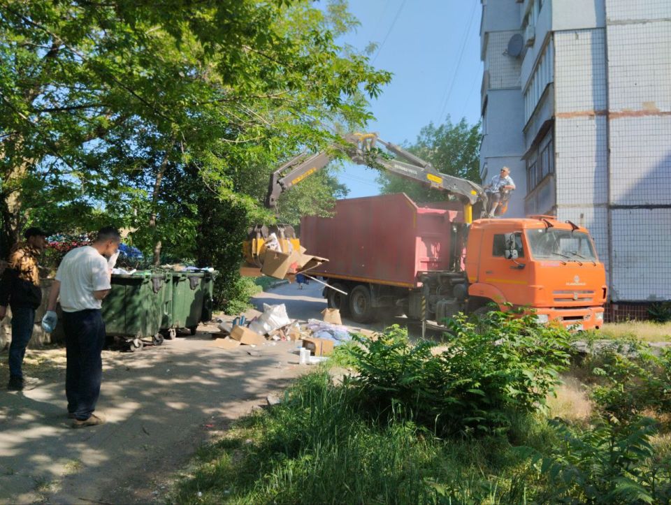 В Кировском внутригородском районе продолжаются работы по санитарному содержанию территории В Кировском внутригородском районе продолжаются работы по санитарному содержанию территории