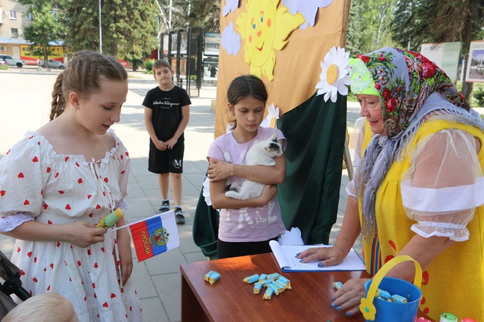 6 июня, в день рождения гения русской словесности Александра Сергеевича Пушкина и День русского языка на площади Ленина состоялся тематический балаганчик 6 июня, в день рождения гения русской словесности Александра Сергеевича Пушкина и День русского языка на площади Ленина состоялся тематический балаганчик