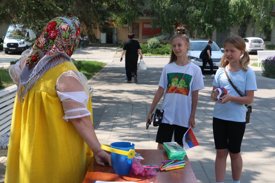 6 июня, в день рождения гения русской словесности Александра Сергеевича Пушкина и День русского языка на площади Ленина состоялся тематический балаганчик 6 июня, в день рождения гения русской словесности Александра Сергеевича Пушкина и День русского языка на площади Ленина состоялся тематический балаганчик