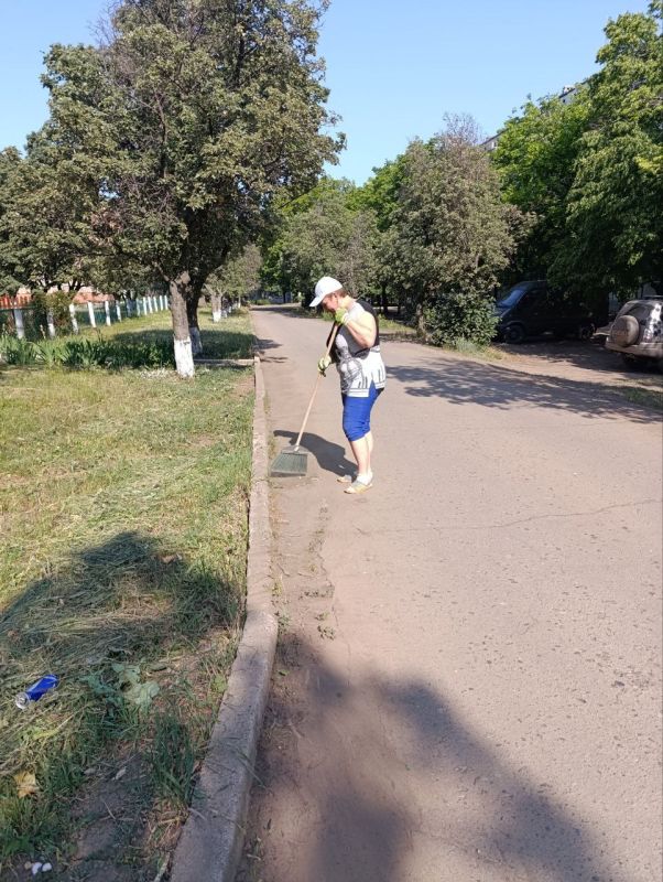 В рамках акции "Экологический субботник", сегодня 06.06.2025, в городе Светлодарск работники городских предприятий и учреждений выполнили следующие работы по уборке своих прилегающих территорий: В рамках акции "Экологический субботник", сегодня 06.06.2025, в городе Светлодарск работники городских предприятий и учреждений выполнили следующие работы по уборке своих прилегающих территорий: