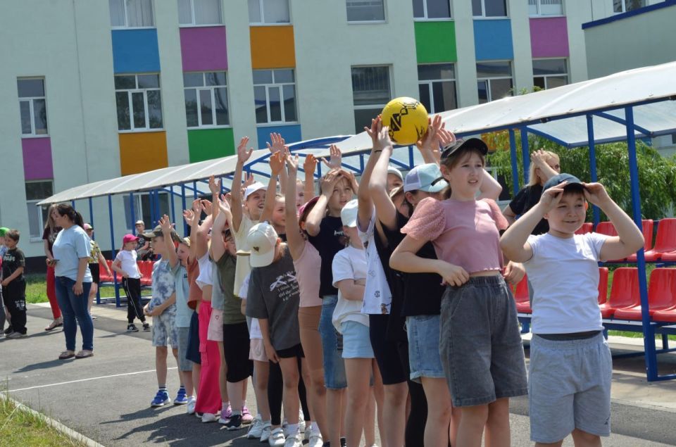 В пришкольном лагере Снежного прошли спортивные соревнования В пришкольном лагере Снежного прошли спортивные соревнования