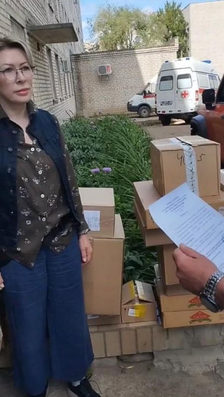 Представитель Ленобласти доставил гумпомощь для больниц Горловки и Енакиево Представитель Ленобласти доставил гумпомощь для больниц Горловки и Енакиево