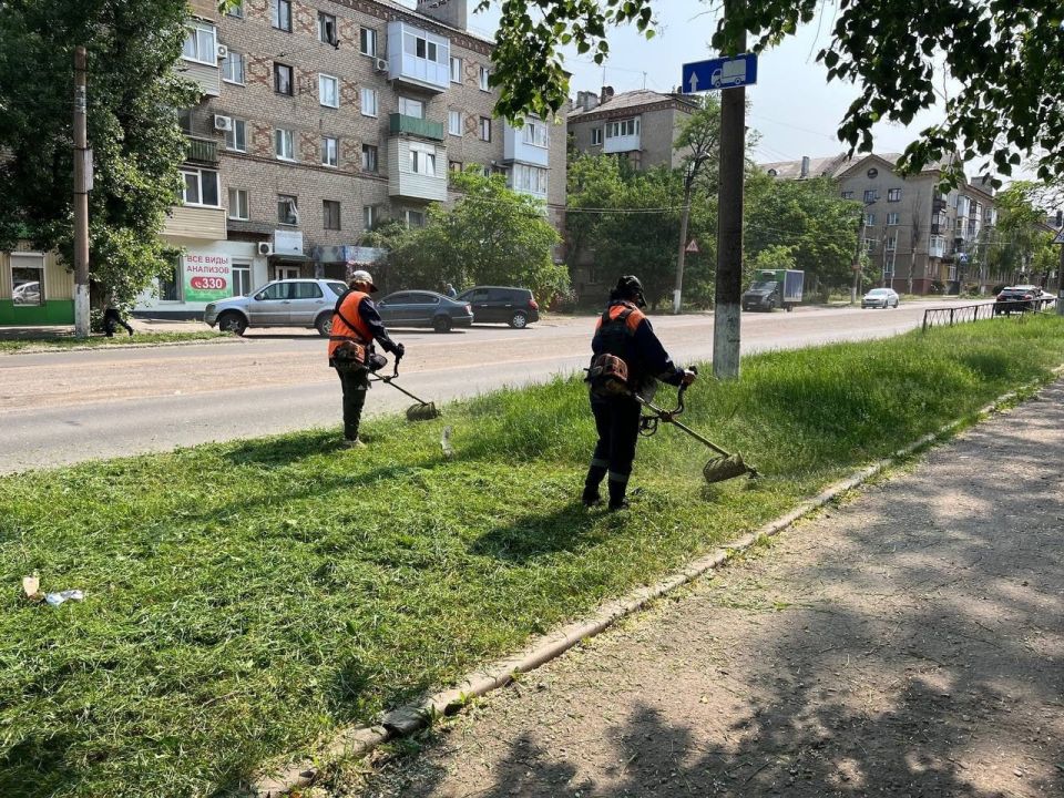 МУП «Простор» ежедневно выполняет все необходимые работы по содержанию городских улиц МУП «Простор» ежедневно выполняет все необходимые работы по содержанию городских улиц
