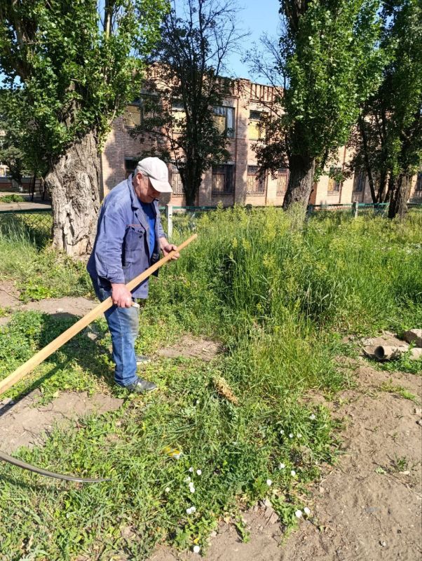 В рамках акции "Экологический субботник", сегодня 06.06.2025, в городе Светлодарск работники городских предприятий и учреждений выполнили следующие работы по уборке своих прилегающих территорий: В рамках акции "Экологический субботник", сегодня 06.06.2025, в городе Светлодарск работники городских предприятий и учреждений выполнили следующие работы по уборке своих прилегающих территорий: