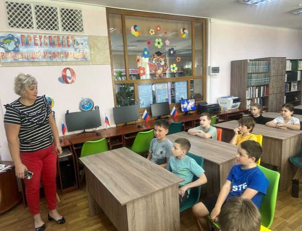 В Макеевке отметили день рождения А.С. Пушкина В Макеевке отметили день рождения А.С. Пушкина