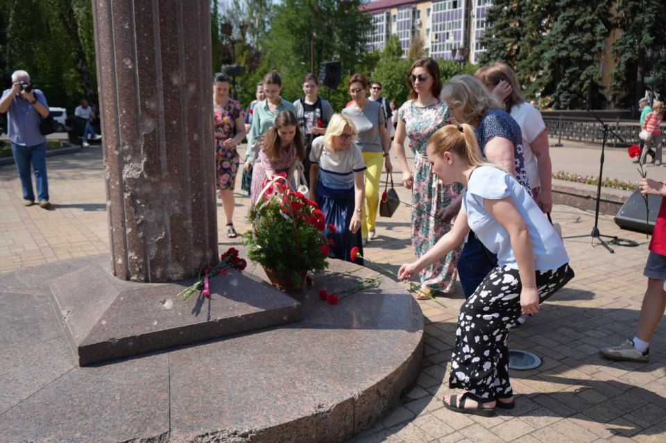 В Донецке состоялся поэтический митинг «Пусть в каждом сердце Пушкин отзовется» В Донецке состоялся поэтический митинг «Пусть в каждом сердце Пушкин отзовется»
