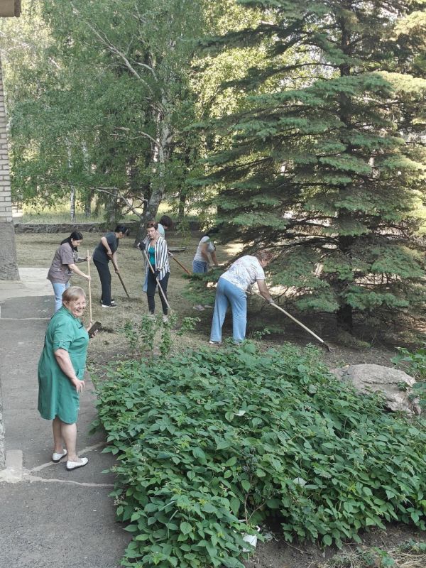 В рамках акции "Экологический субботник", сегодня 06.06.2025, в городе Светлодарск работники городских предприятий и учреждений выполнили следующие работы по уборке своих прилегающих территорий: В рамках акции "Экологический субботник", сегодня 06.06.2025, в городе Светлодарск работники городских предприятий и учреждений выполнили следующие работы по уборке своих прилегающих территорий: