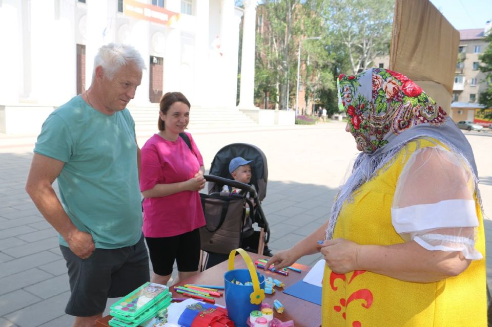 6 июня, в день рождения гения русской словесности Александра Сергеевича Пушкина и День русского языка на площади Ленина состоялся тематический балаганчик 6 июня, в день рождения гения русской словесности Александра Сергеевича Пушкина и День русского языка на площади Ленина состоялся тематический балаганчик