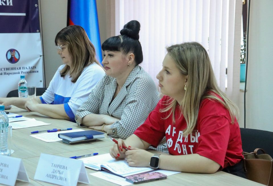 Почему в ДНР существует нехватка специалистов во многих отраслях? Почему в ДНР существует нехватка специалистов во многих отраслях?