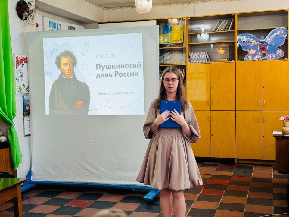 В Снежном состоялось мероприятие, посвященное Дню русского языка и Дню Рождения Александра Пушкина В Снежном состоялось мероприятие, посвященное Дню русского языка и Дню Рождения Александра Пушкина