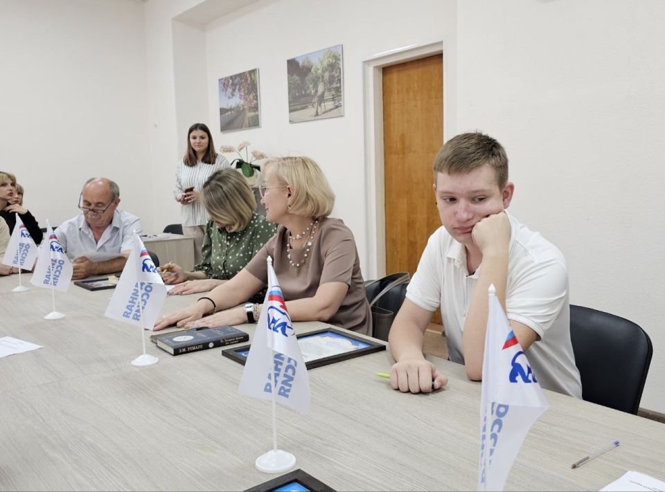 Сегодня в Управе Ворошиловского внутригородского района прошла викторина, посвященная Дню русского языка Сегодня в Управе Ворошиловского внутригородского района прошла викторина, посвященная Дню русского языка