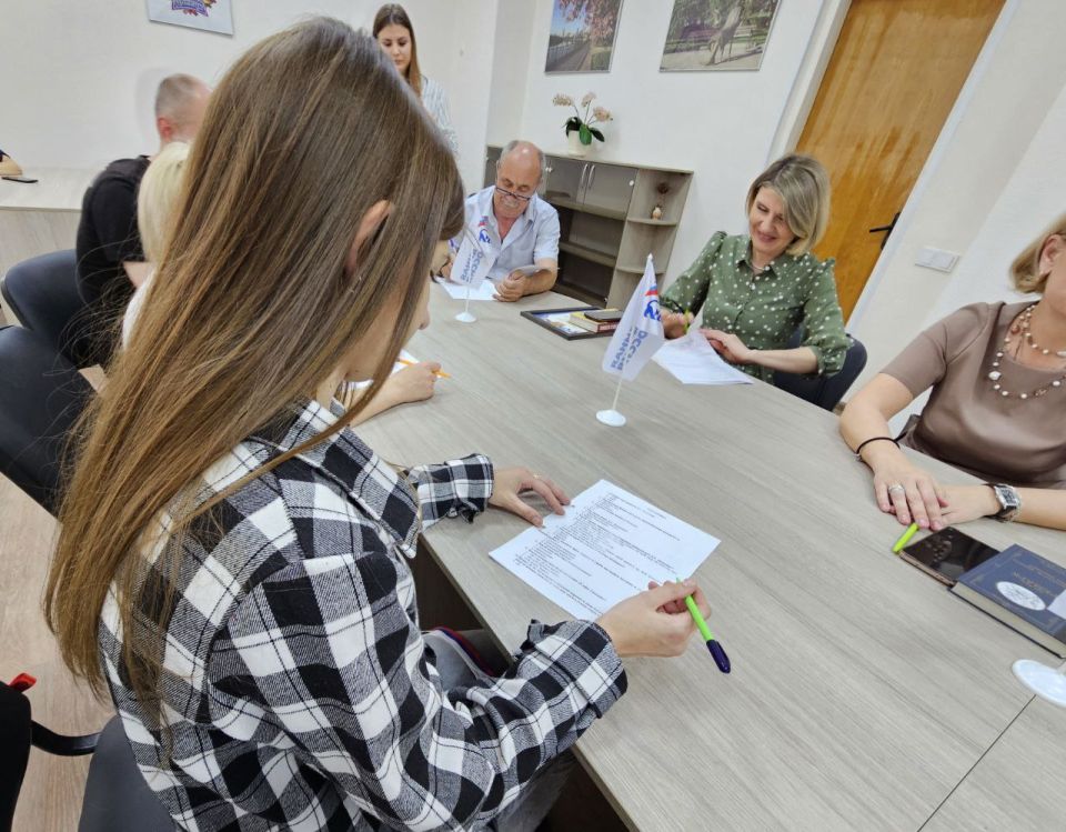 Сегодня в Управе Ворошиловского внутригородского района прошла викторина, посвященная Дню русского языка Сегодня в Управе Ворошиловского внутригородского района прошла викторина, посвященная Дню русского языка